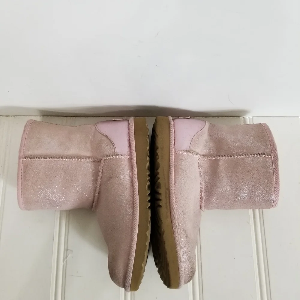 UGG Classic Short Boots Girls 3 Glitter Sheepskin Lined Winter Pink Suede Cozy
